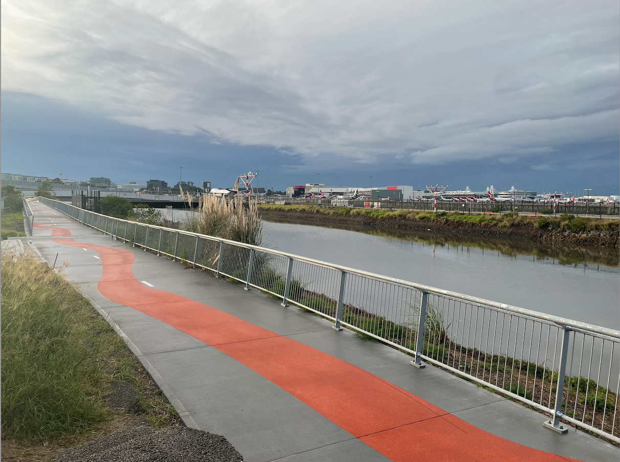 plane spotting walkway in Alexandra Canal, Sydney